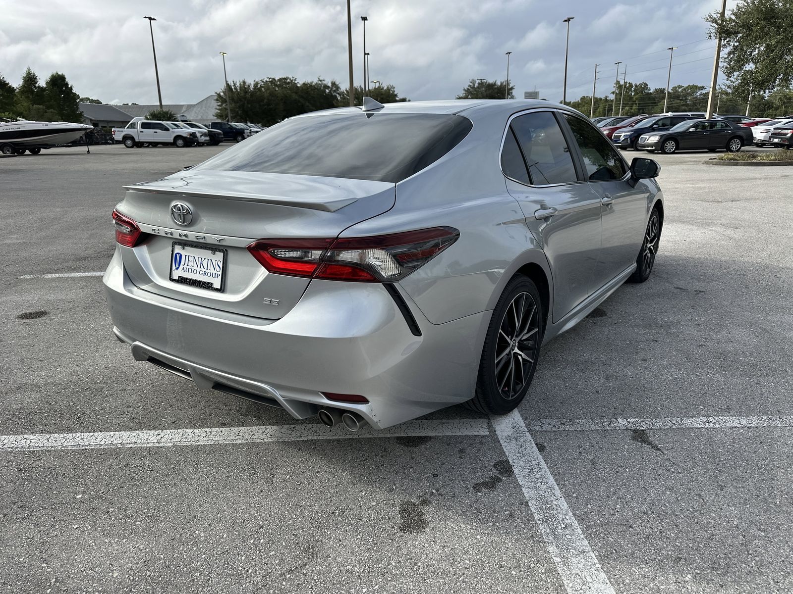 2022 Toyota Camry SE photo 3