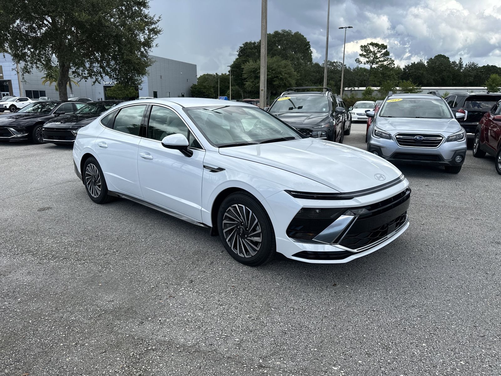 2025 Hyundai Sonata Hybrid SEL photo 2