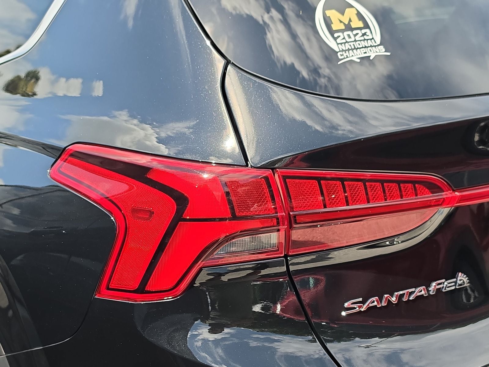 2023 Hyundai Santa Fe Limited - Photo 10