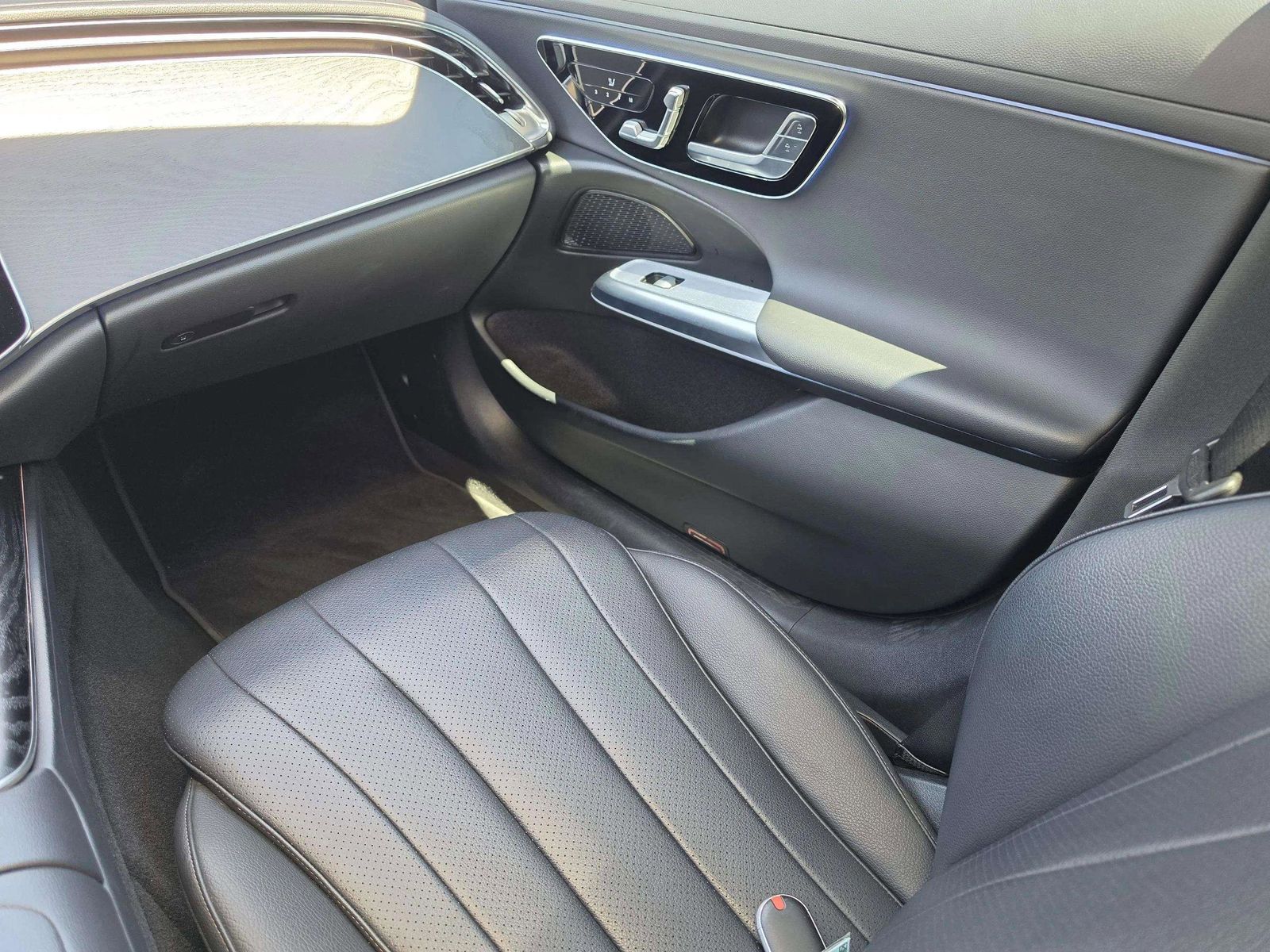 2025 Mercedes-Benz E-Class E350 - Photo 28