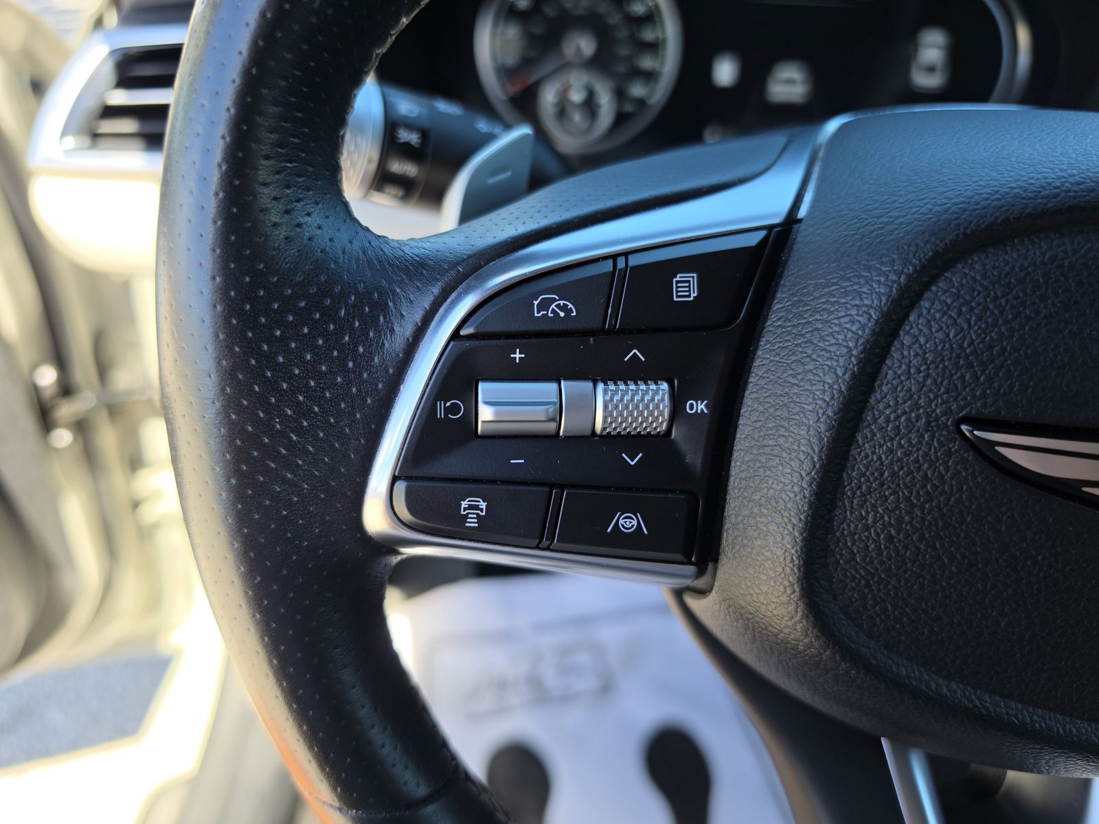 2025 GENESIS G70 Standard - Photo 29