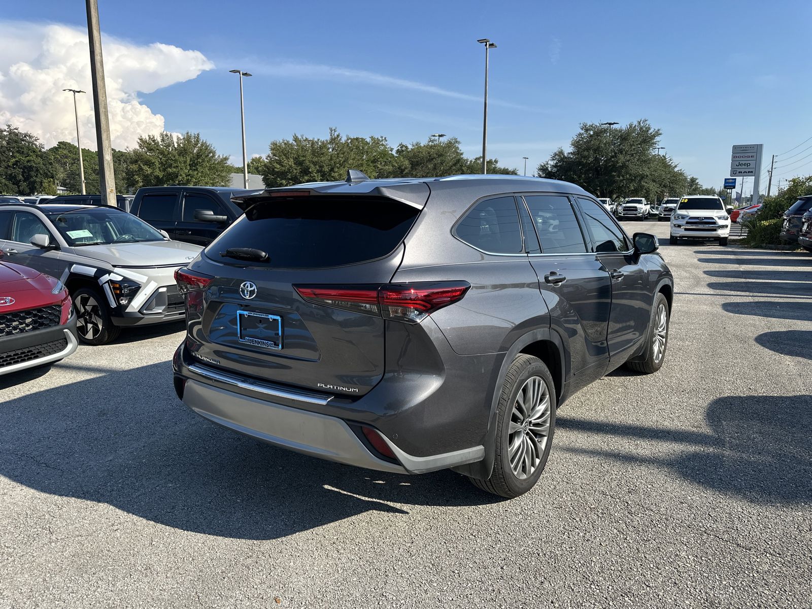 2021 Toyota Highlander Platinum photo 2