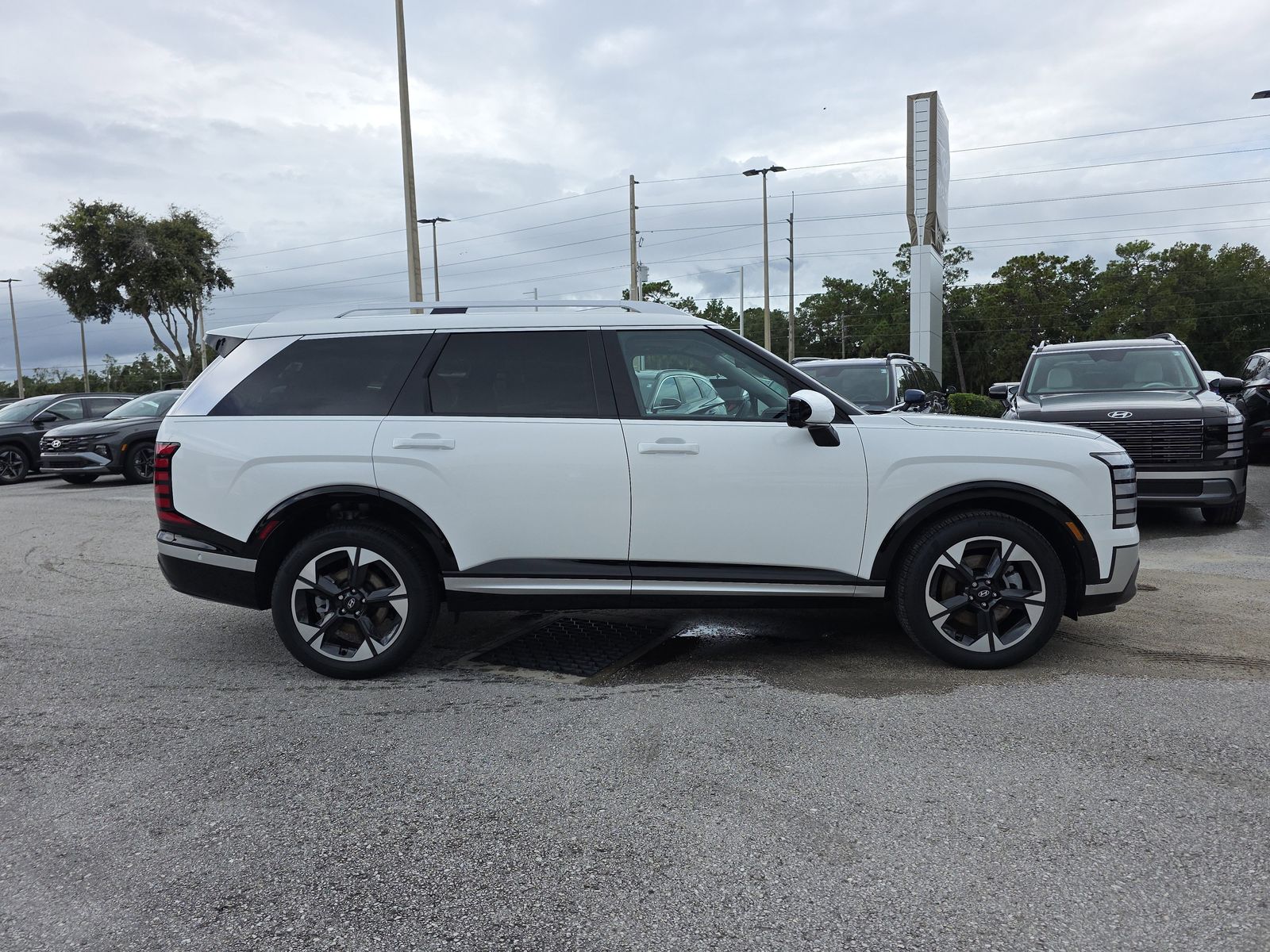 2026 Hyundai Palisade Limited photo 2