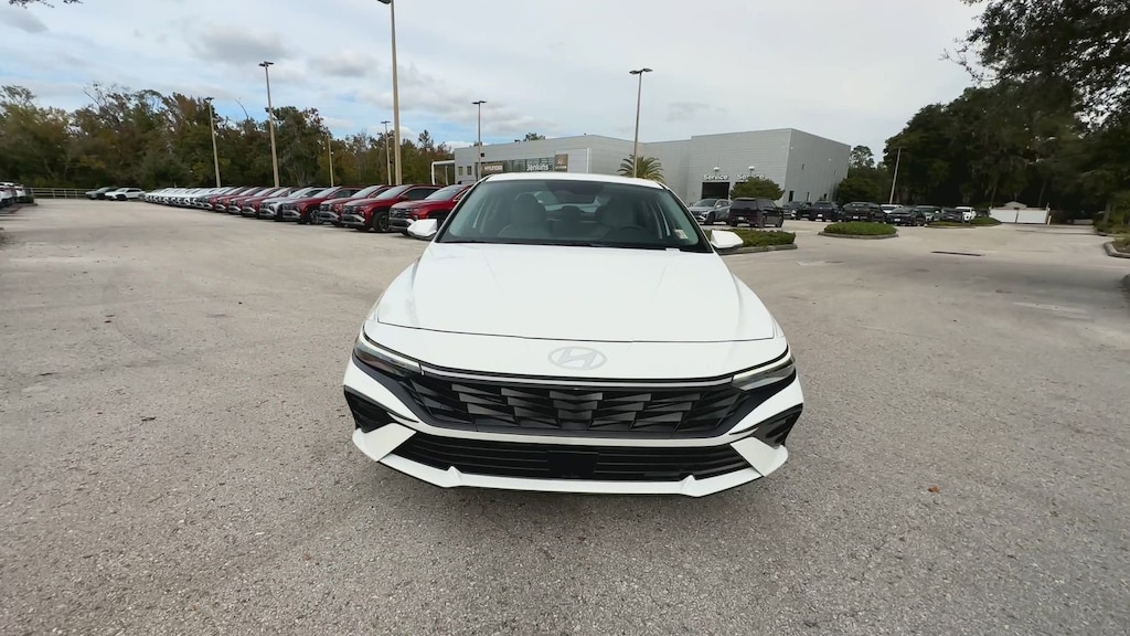 New 2025 Hyundai Elantra Limited Sedan