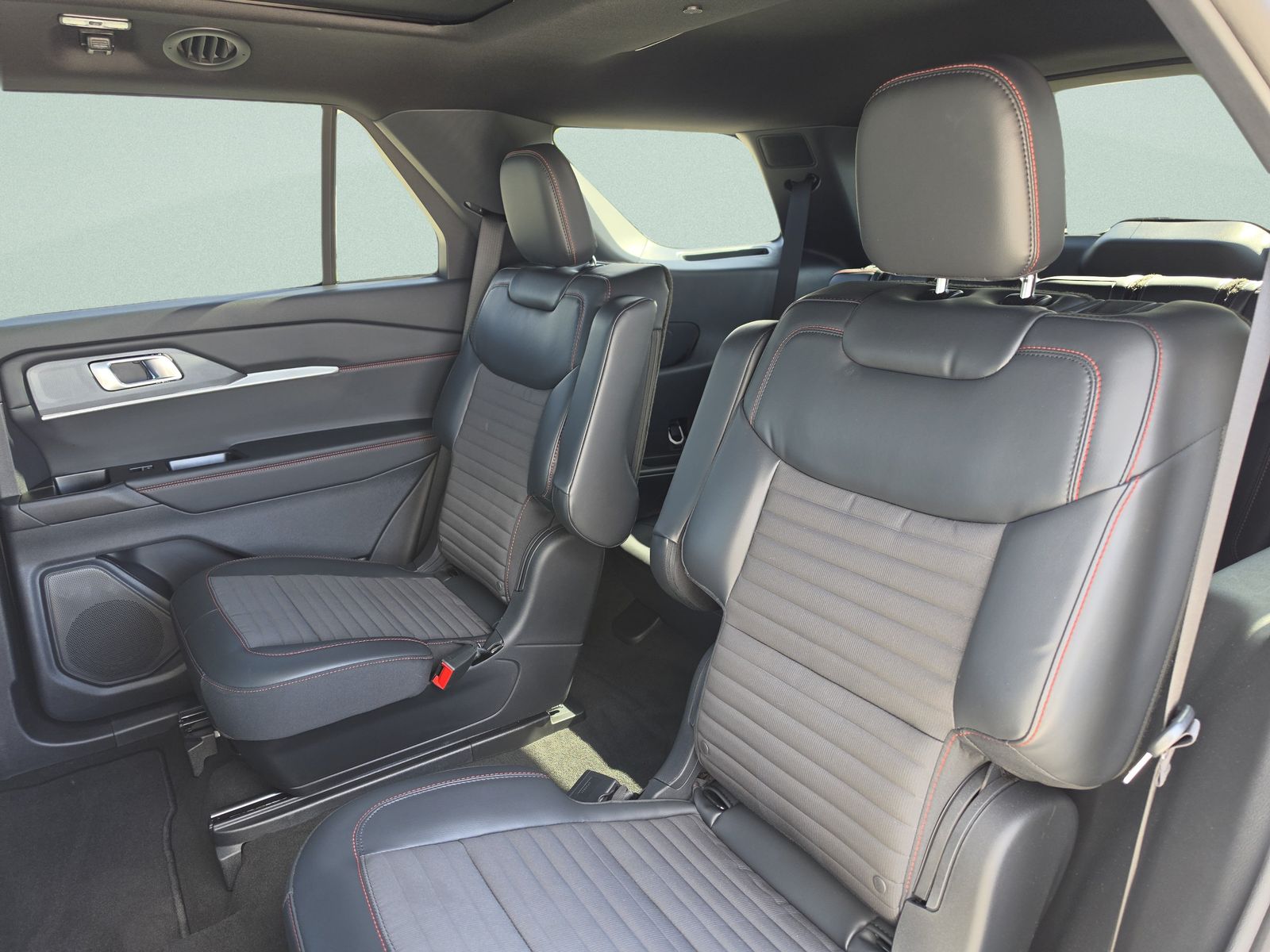 2026 Ford Explorer ST-LINE - Photo 20