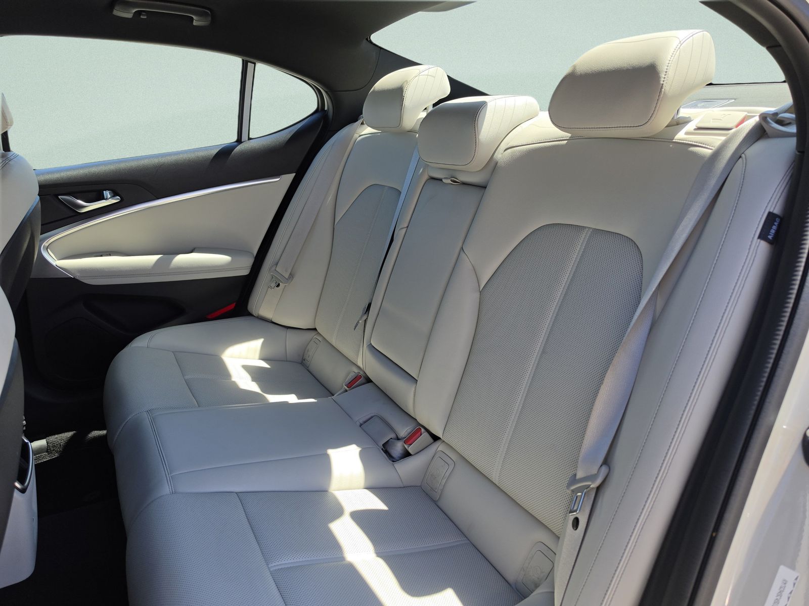 2025 GENESIS G70 Standard - Photo 19
