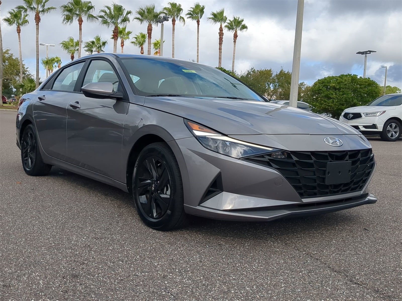 2023 Hyundai Elantra SEL photo 2