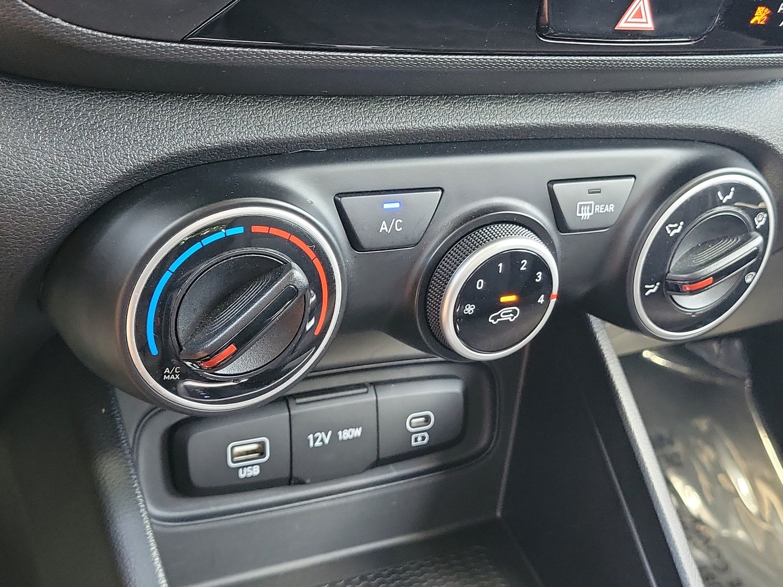 2025 Hyundai Venue SE - Photo 36