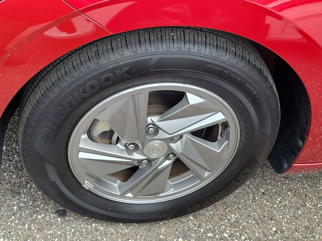 Used 2025 Hyundai Elantra SE Sedan