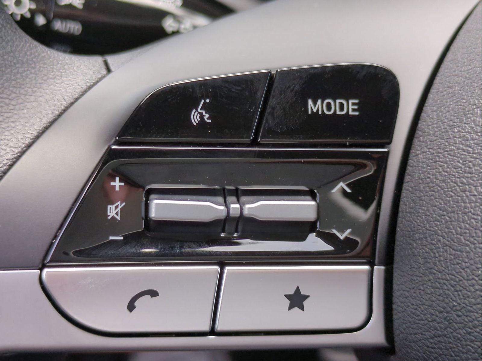 2025 Hyundai Elantra SE - Photo 30