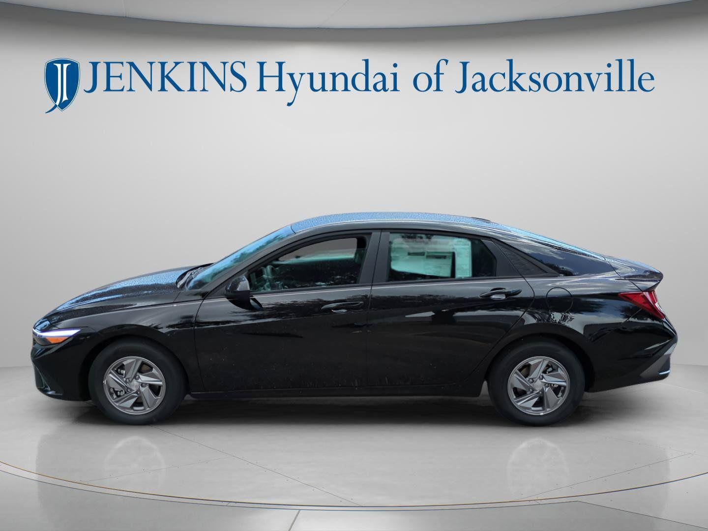 2025 Hyundai Elantra SE - Photo 8