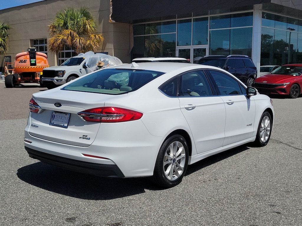Used 2019 Ford Fusion Hybrid SE Sedan