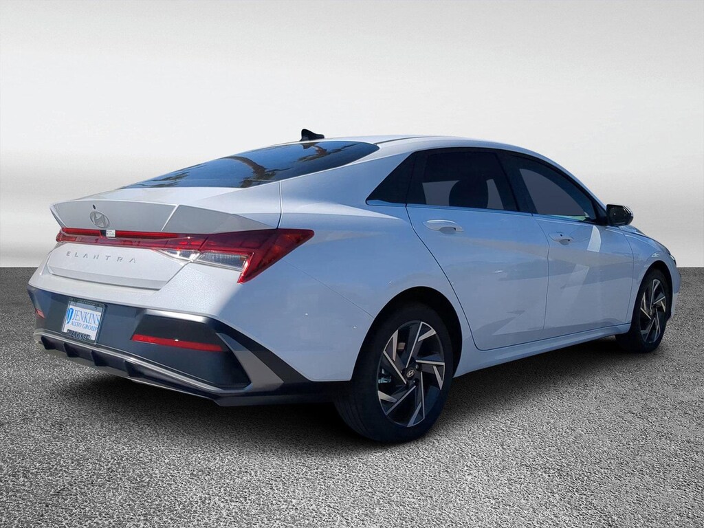 New 2025 Hyundai Elantra SEL Convenience Sedan