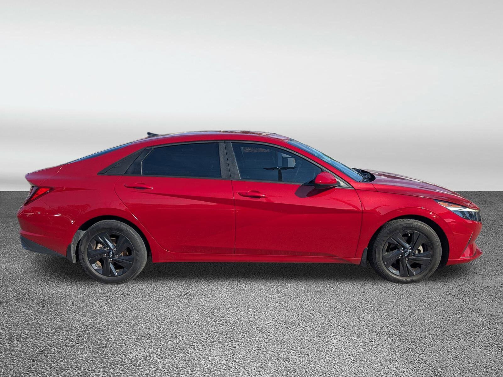 2023 Hyundai Elantra SEL photo 2