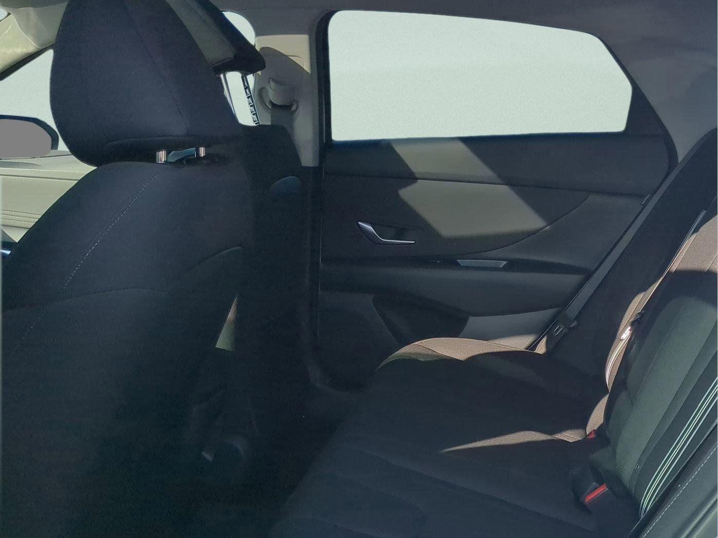 2025 Hyundai Elantra SEL - Photo 16