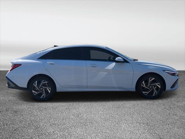 2025 Hyundai Elantra SEL Convenience photo 2