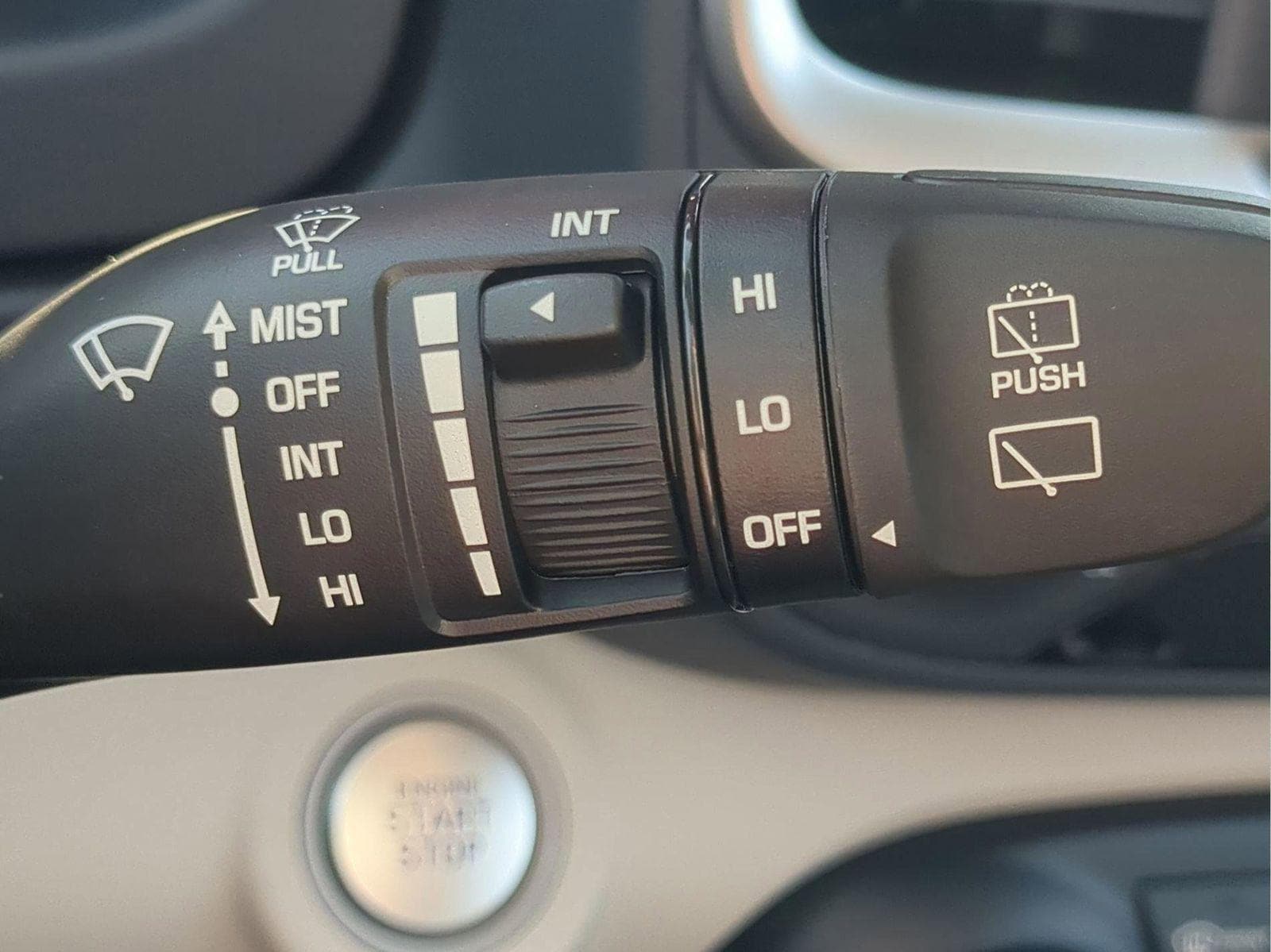 2025 Hyundai Venue Limited - Photo 35