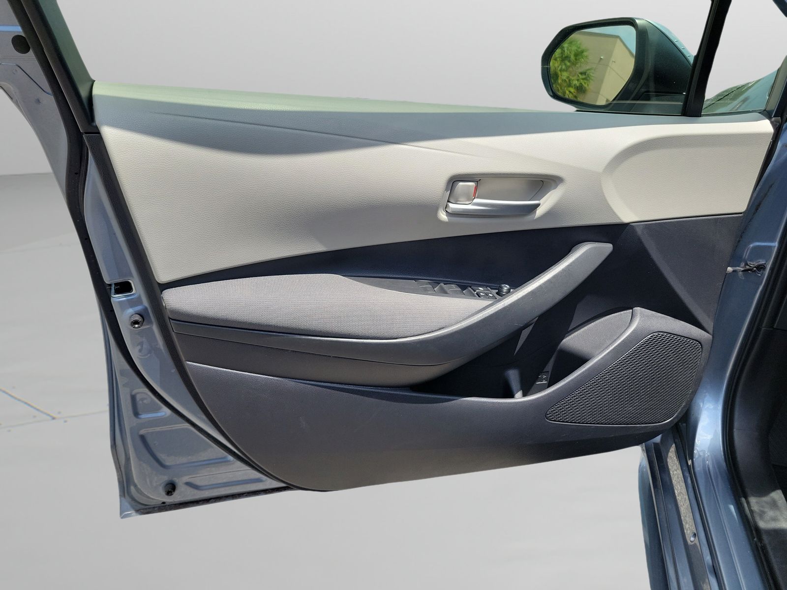 2020 Toyota Corolla LE - Photo 23