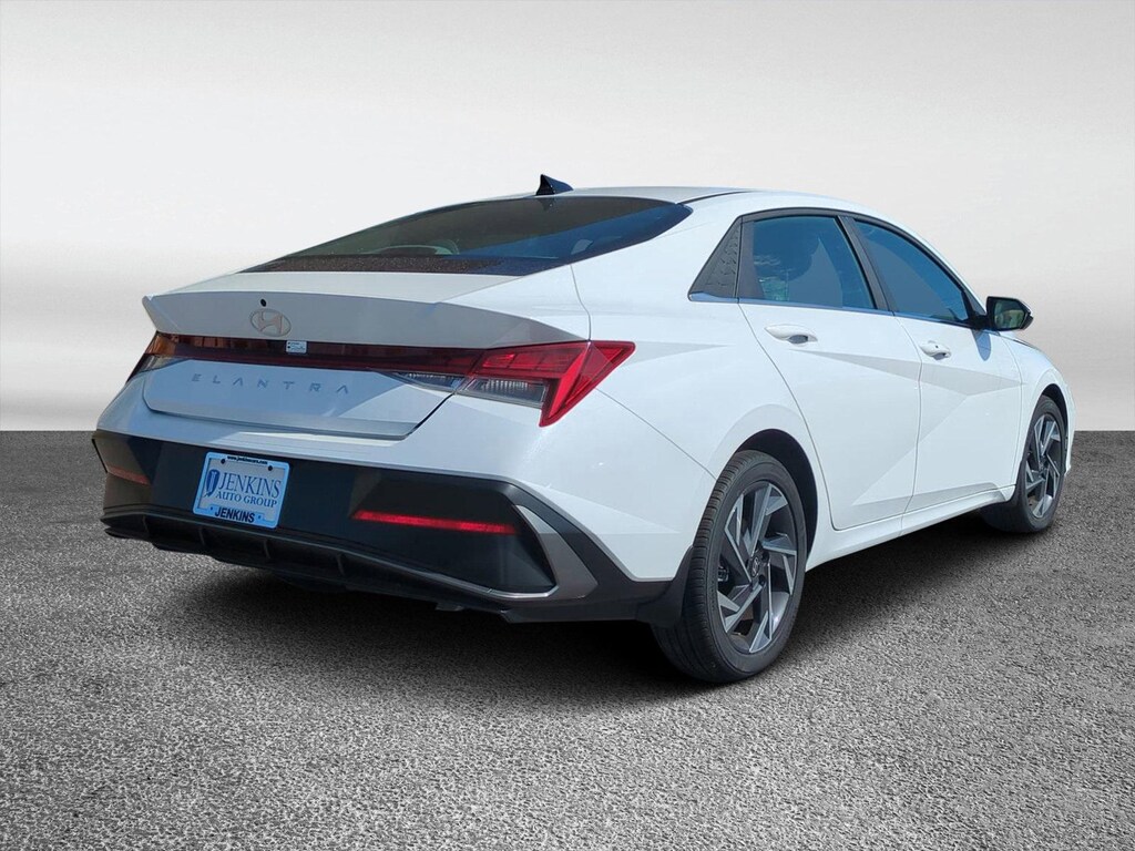 New 2025 Hyundai Elantra SEL Convenience Sedan