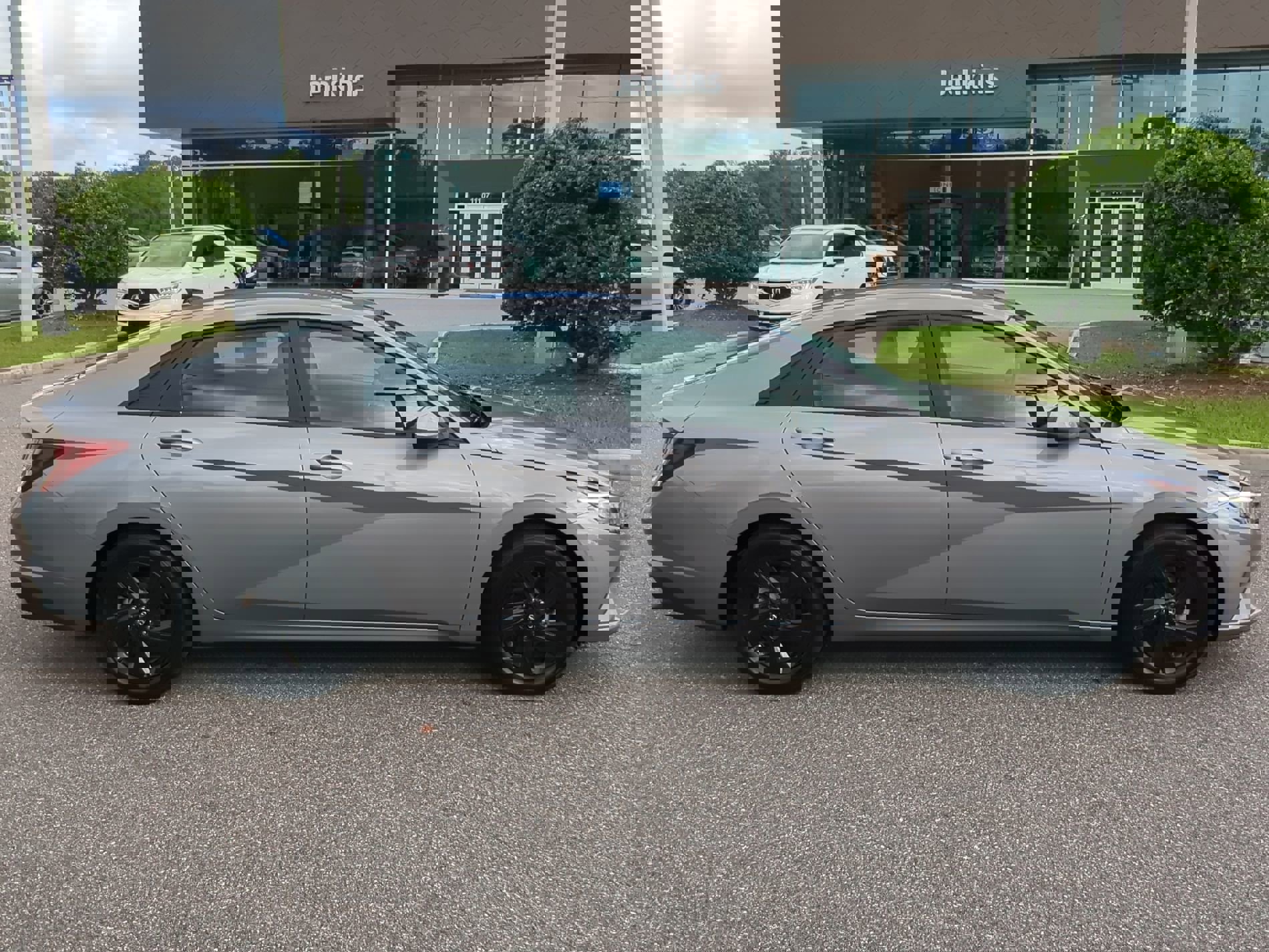 2023 Hyundai Elantra SEL photo 3