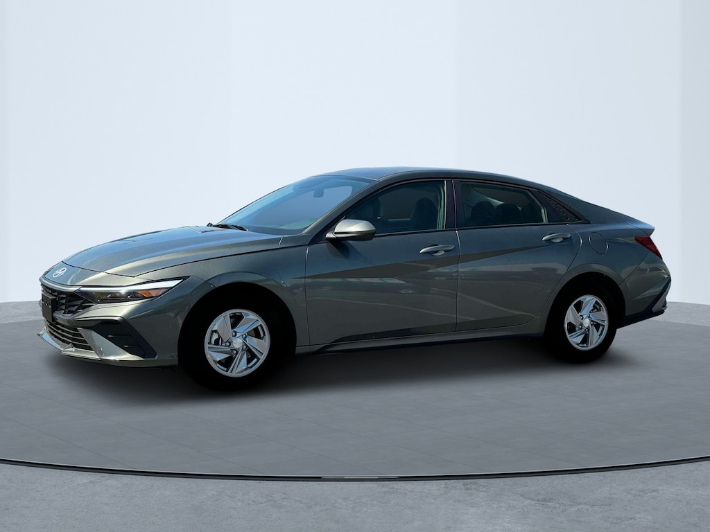New 2025 Hyundai Elantra SE Sedan