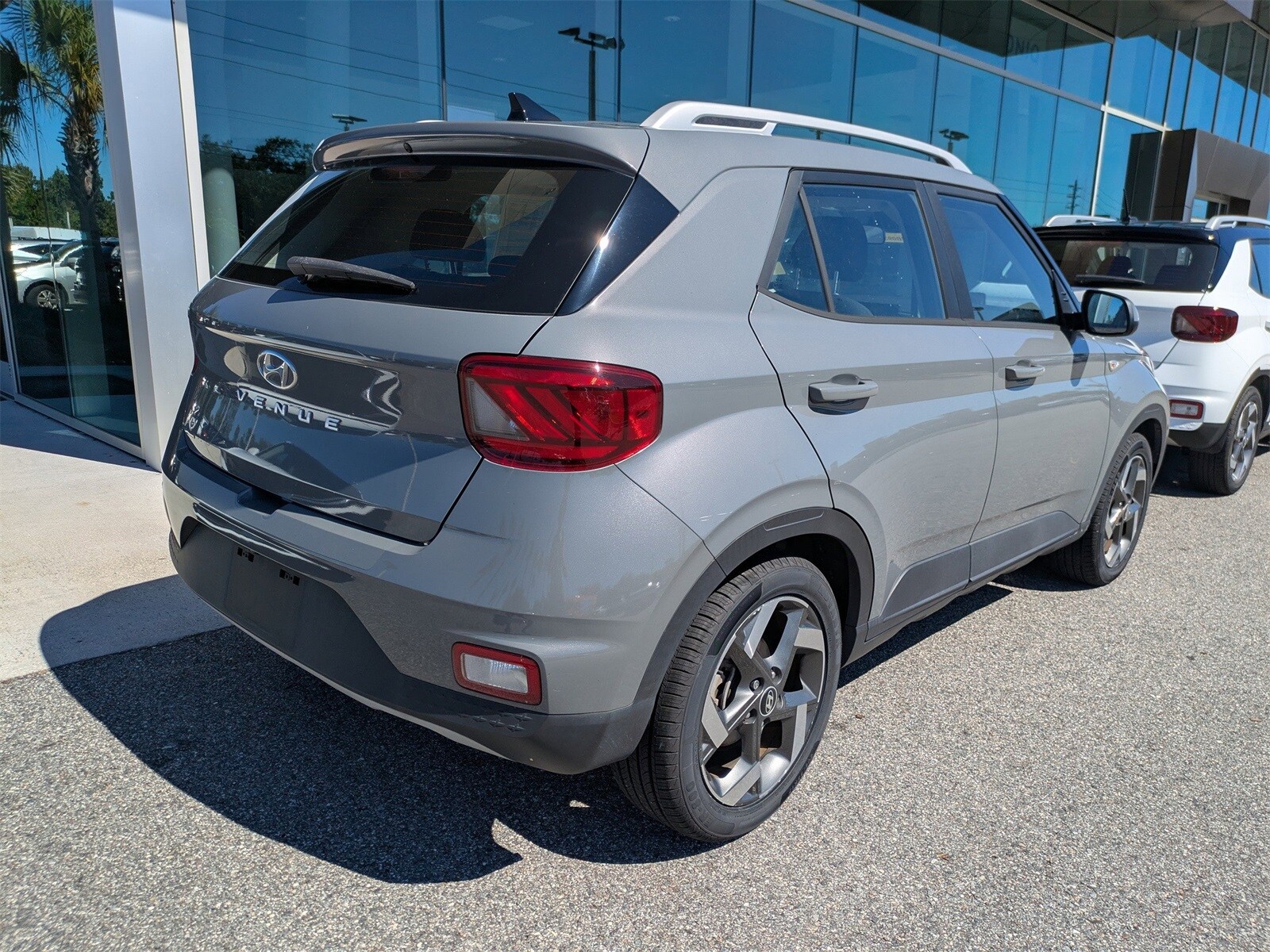 2022 Hyundai Venue SEL Limited photo 3