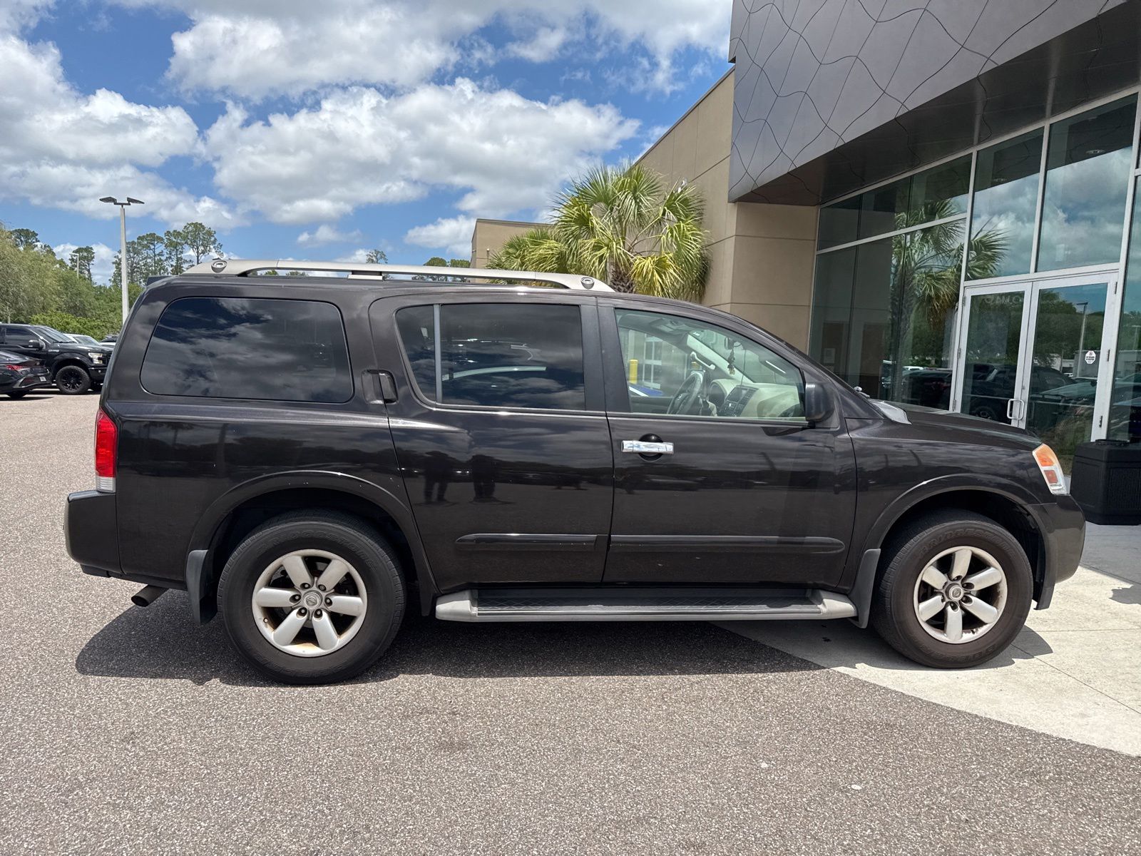 2015 Nissan Armada SV 4X4's photo