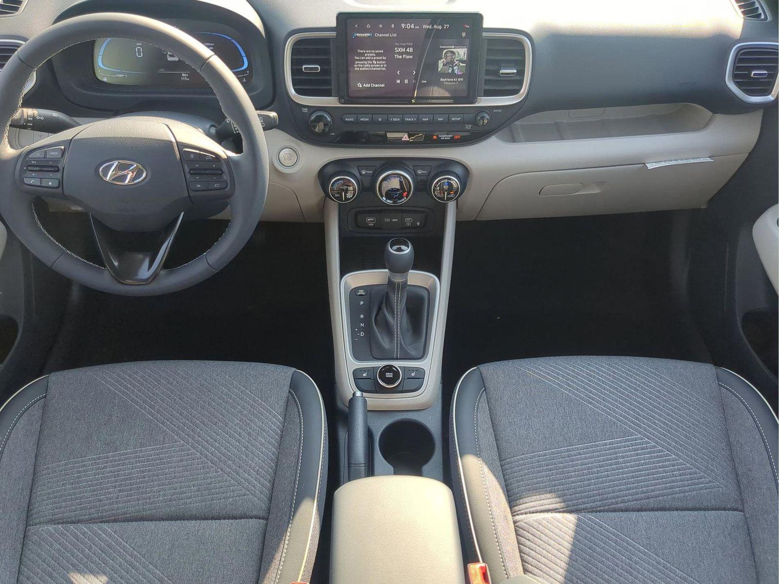 2025 Hyundai Venue Limited - Photo 26