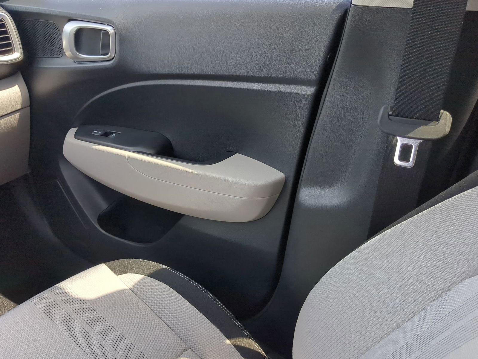 2025 Hyundai Venue SEL - Photo 21