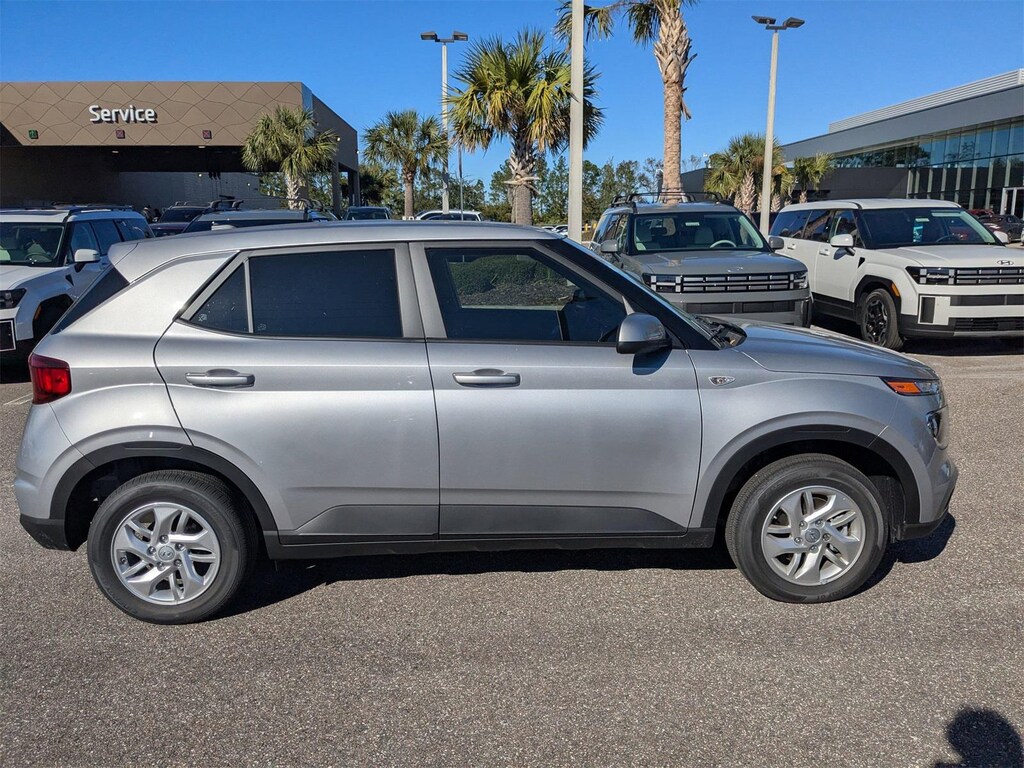 Used 2025 Hyundai Venue SE SUV
