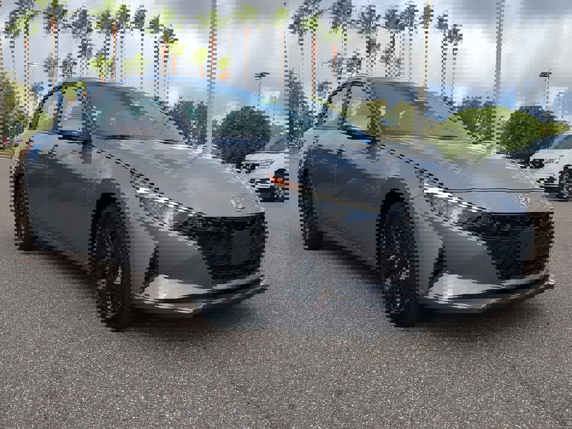 2023 Hyundai Elantra SEL photo 2