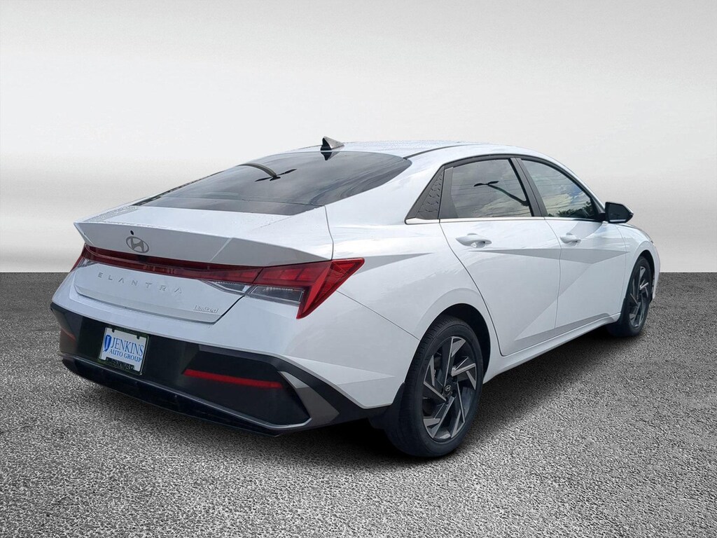 New 2025 Hyundai Elantra Limited Sedan