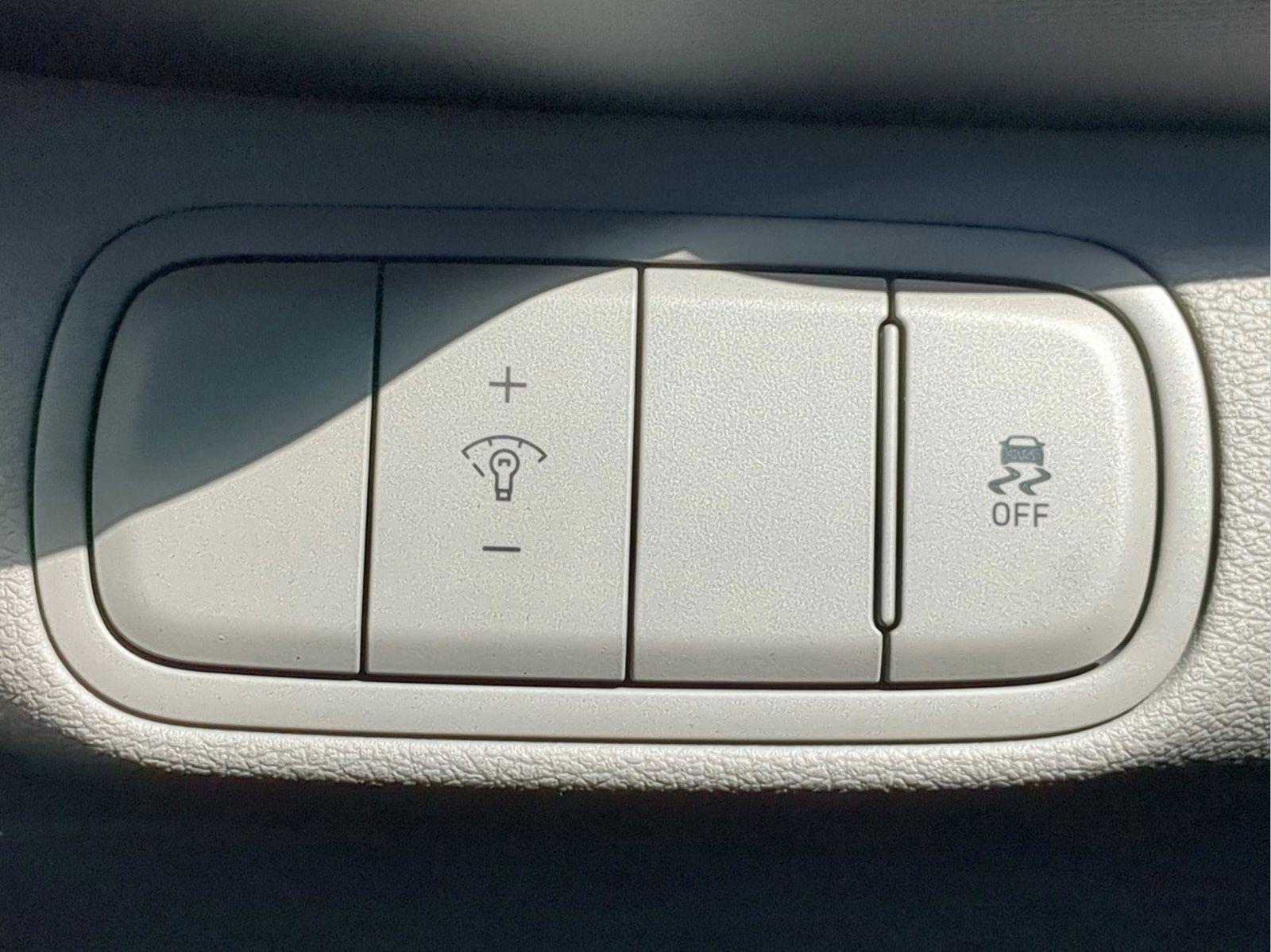 2025 Hyundai Venue SEL - Photo 27