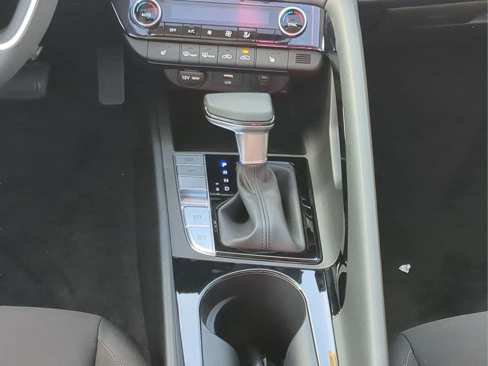 2025 Hyundai Elantra SEL - Photo 22