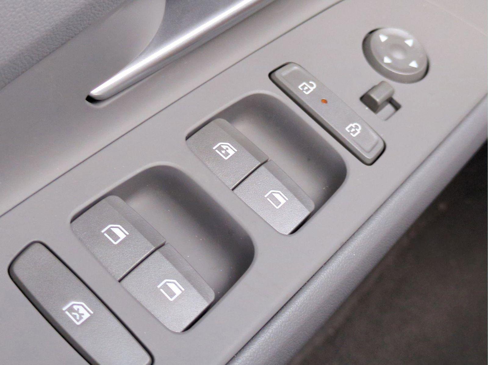 2025 Hyundai Elantra SEL - Photo 35