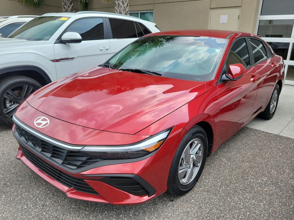 Used 2025 Hyundai Elantra SE Sedan
