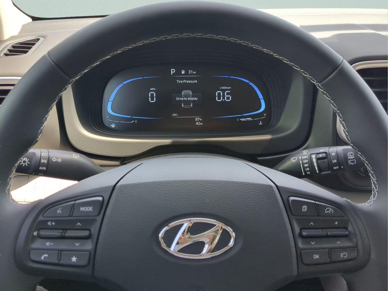 2025 Hyundai Venue SEL - Photo 32