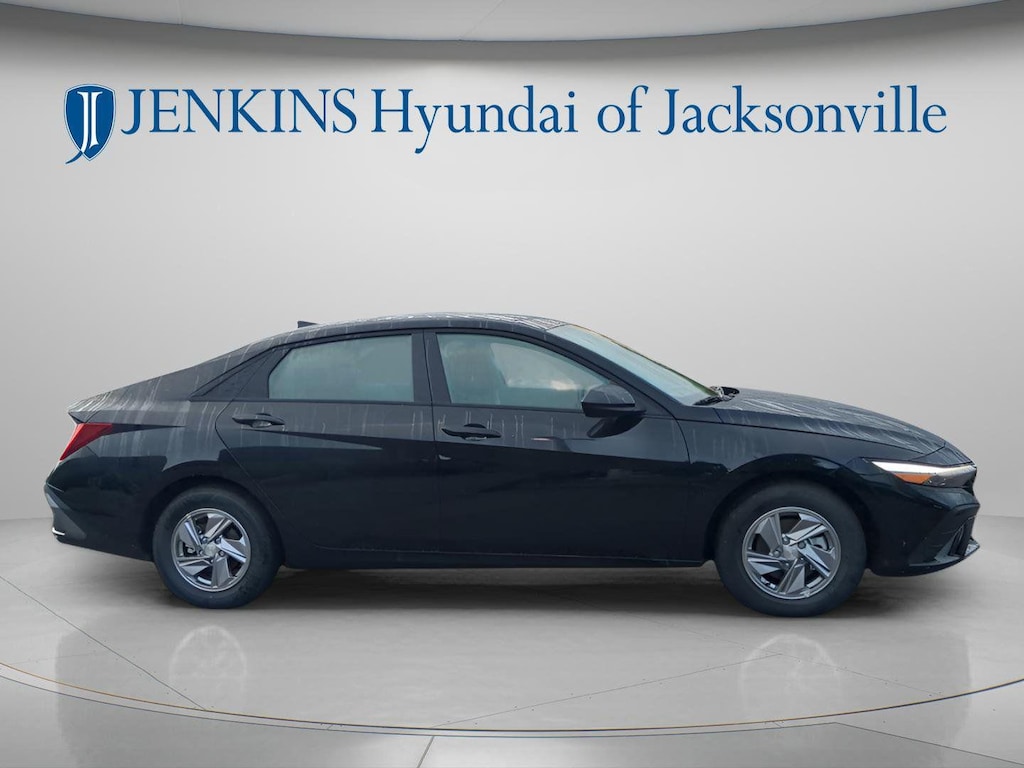 New 2025 Hyundai Elantra SE Sedan