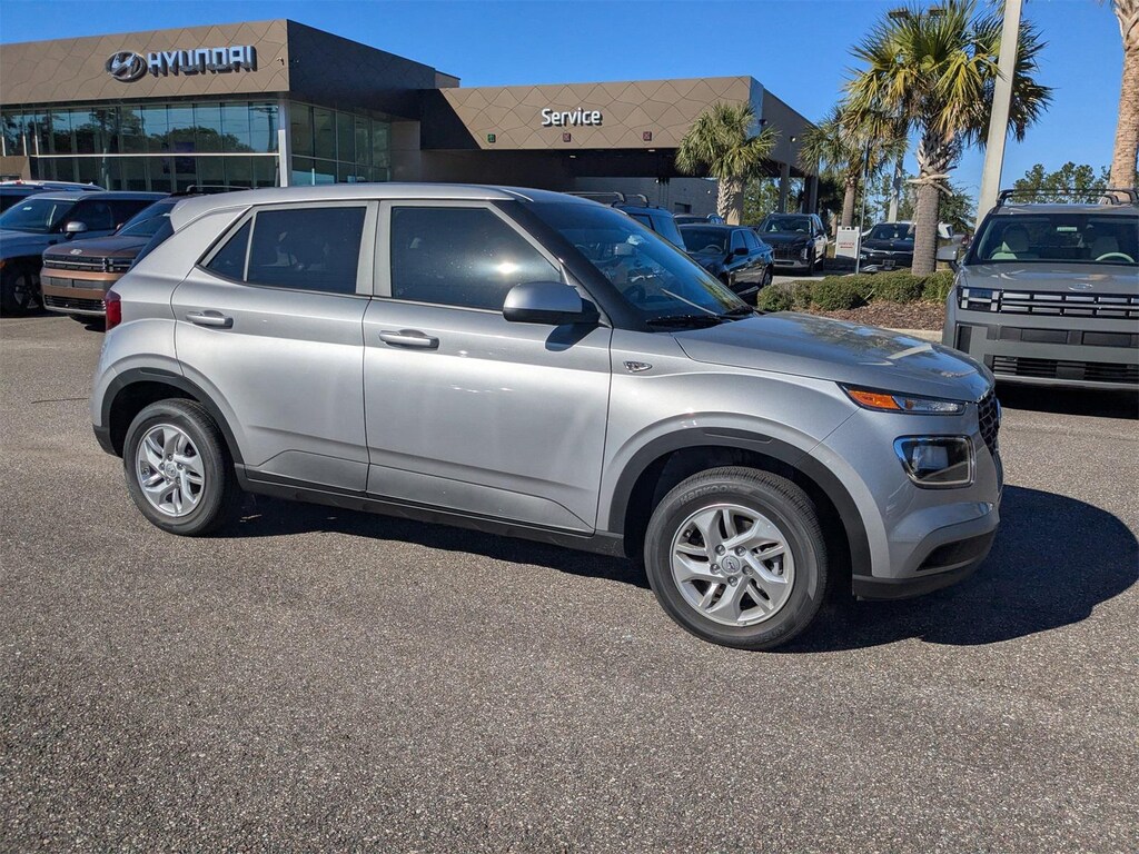 Used 2025 Hyundai Venue SE SUV