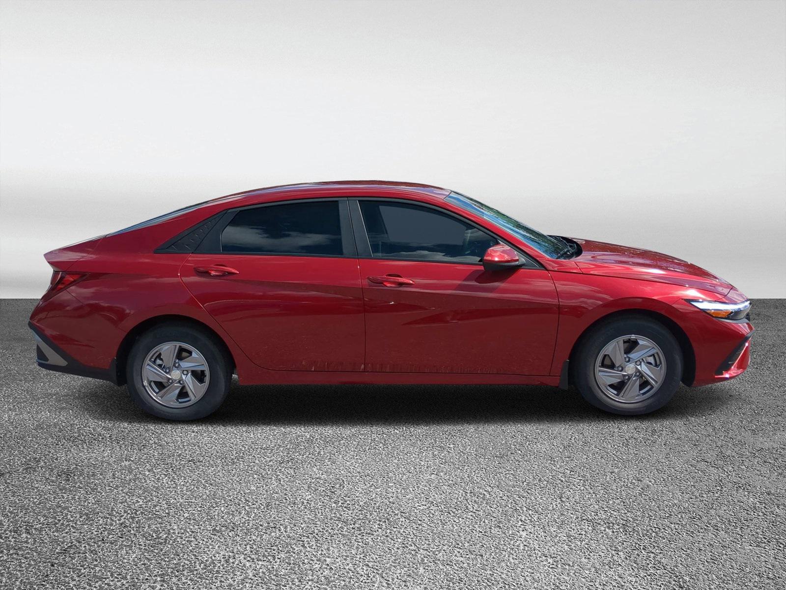 2025 Hyundai Elantra SE photo 2