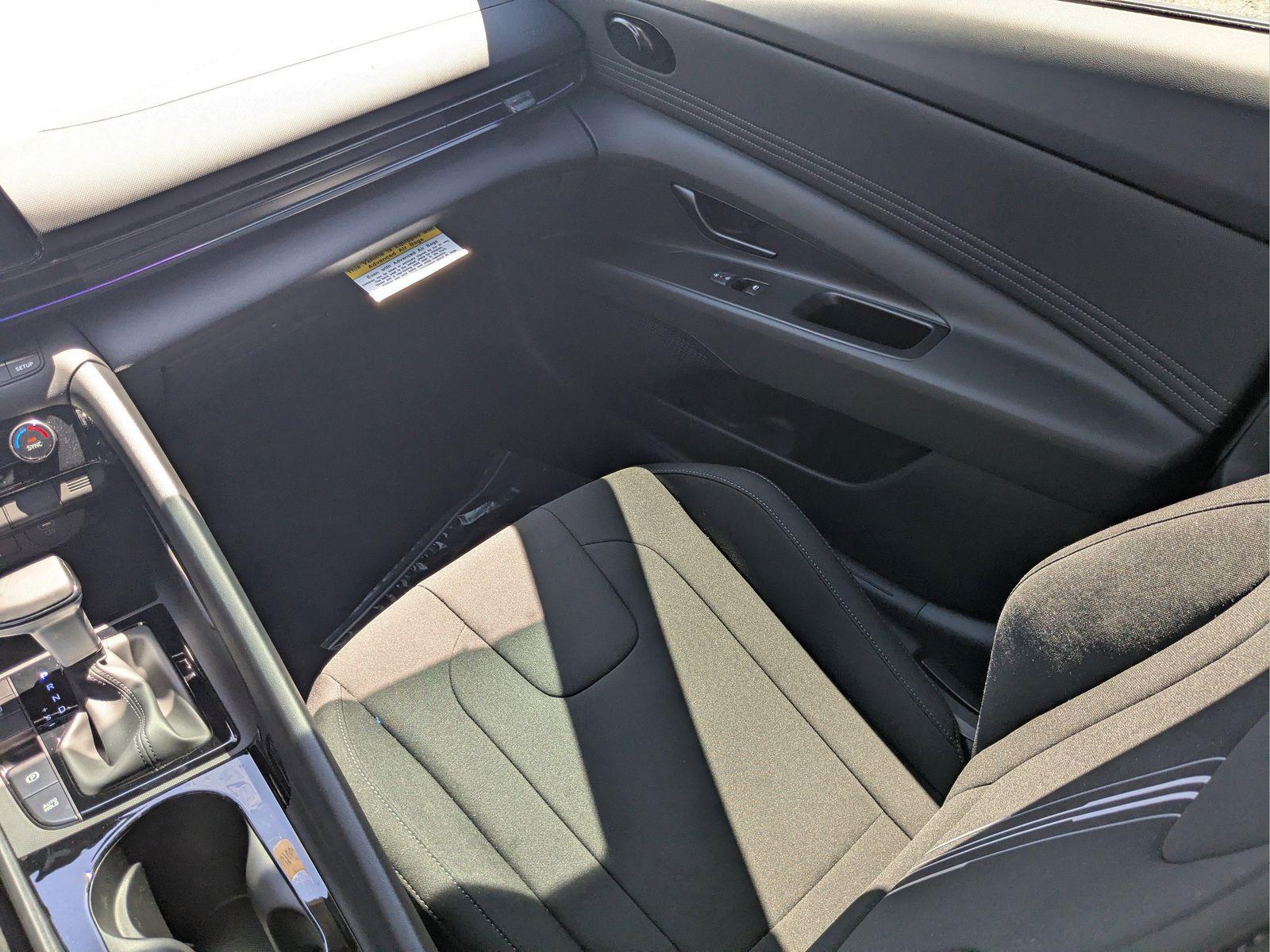 2025 Hyundai Elantra Blue - Photo 25