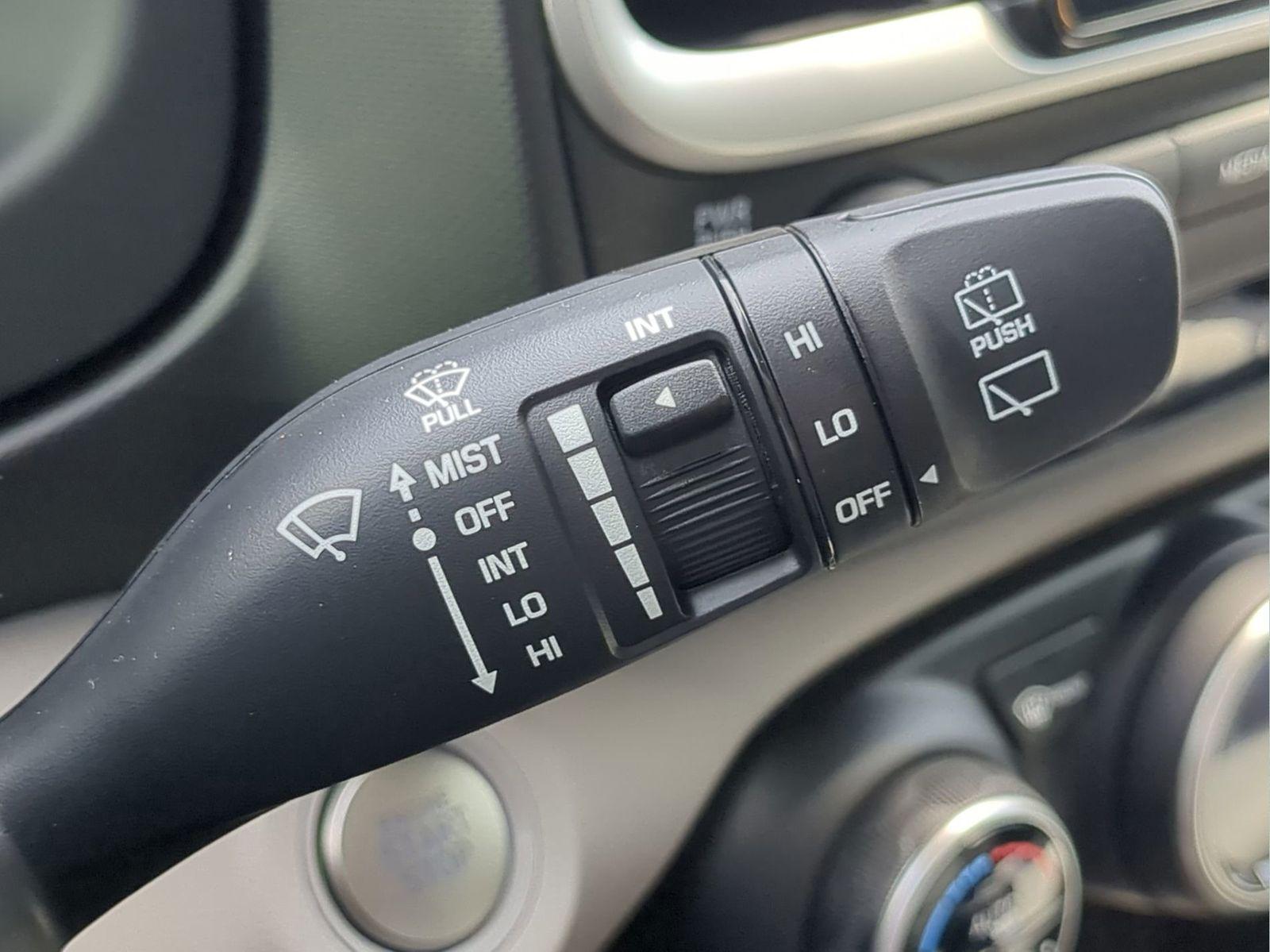 2025 Hyundai Venue SEL - Photo 31
