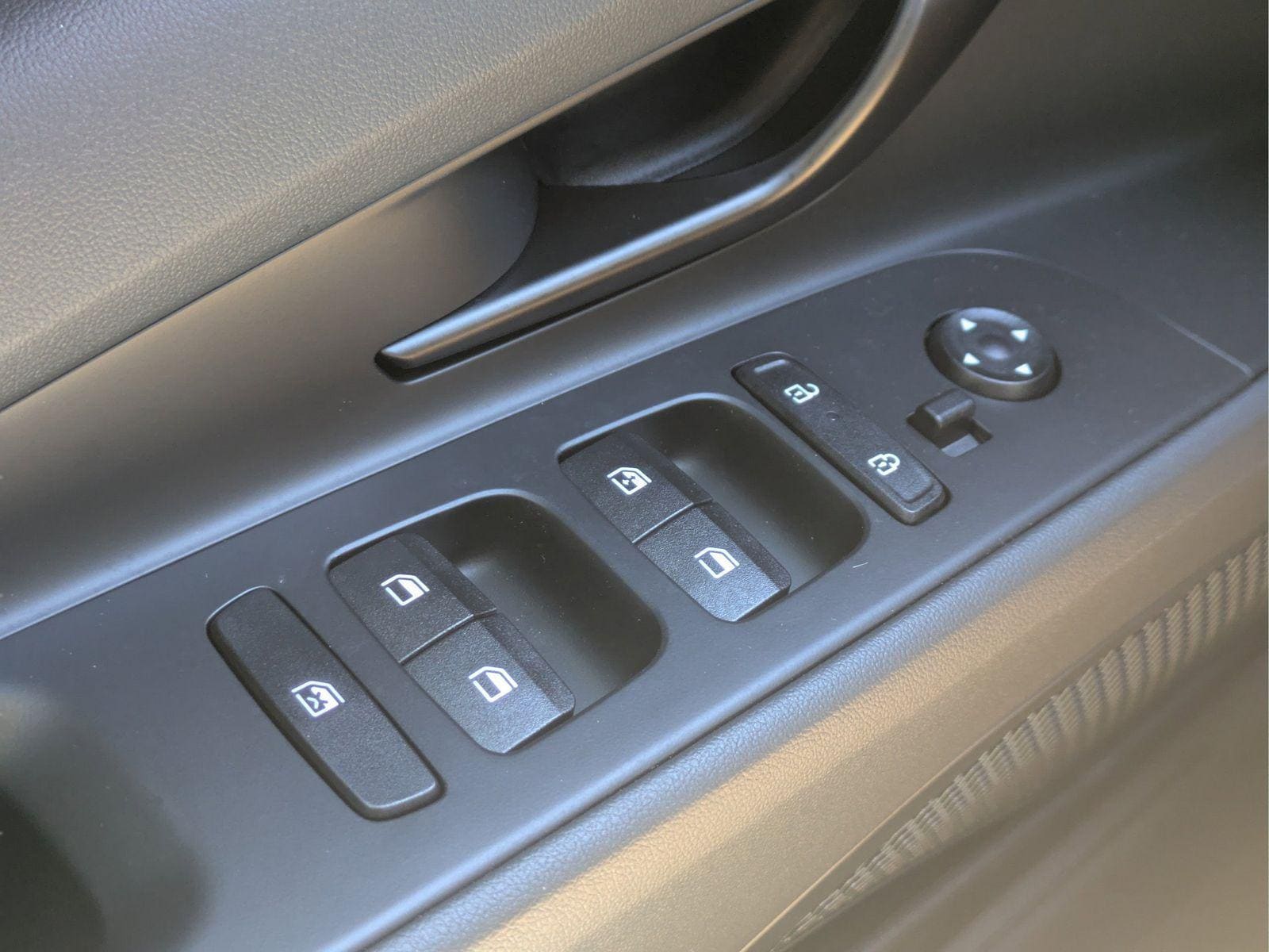 2025 Hyundai Elantra SEL - Photo 28