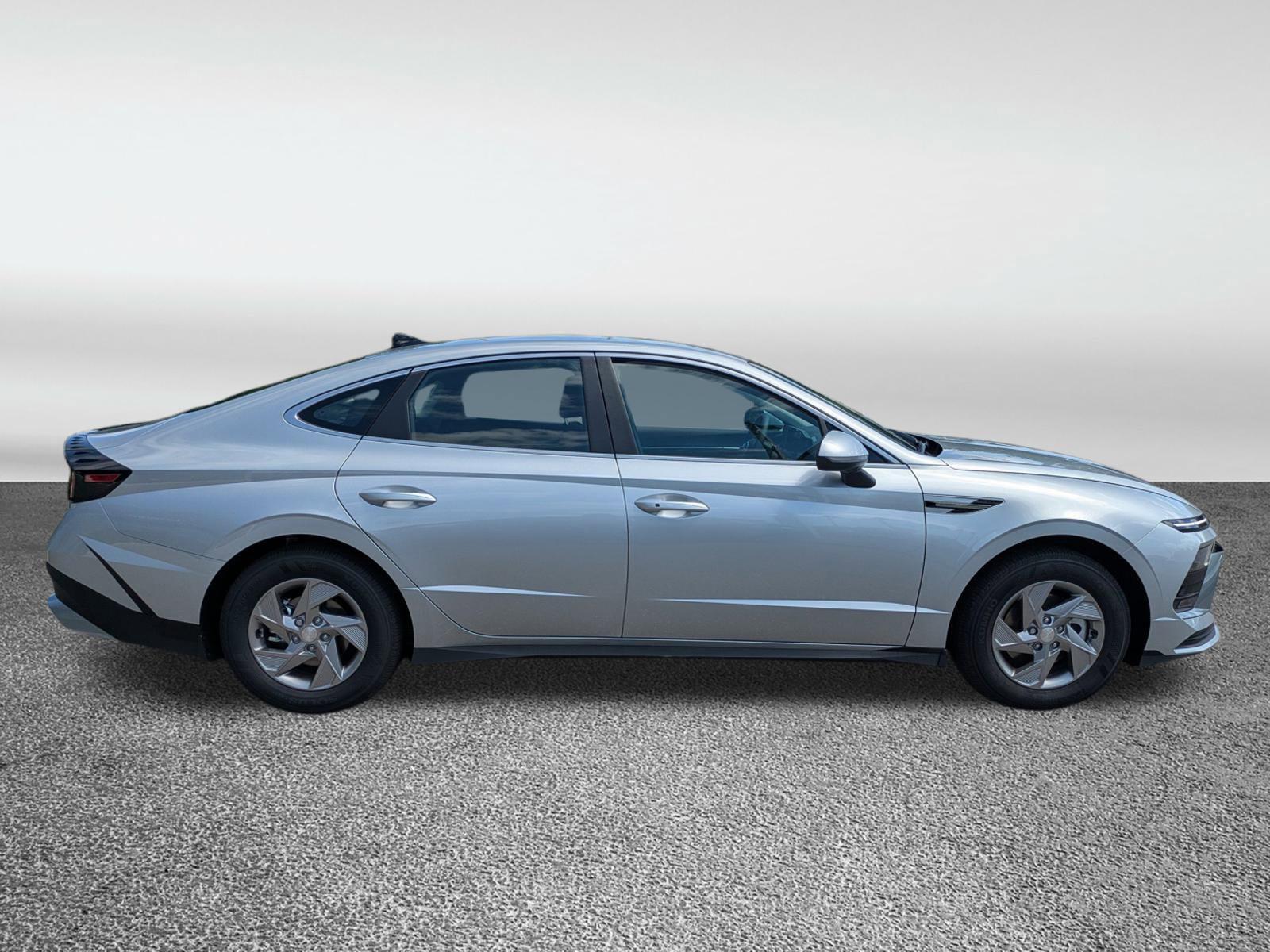 2026 Hyundai Sonata SE photo 2