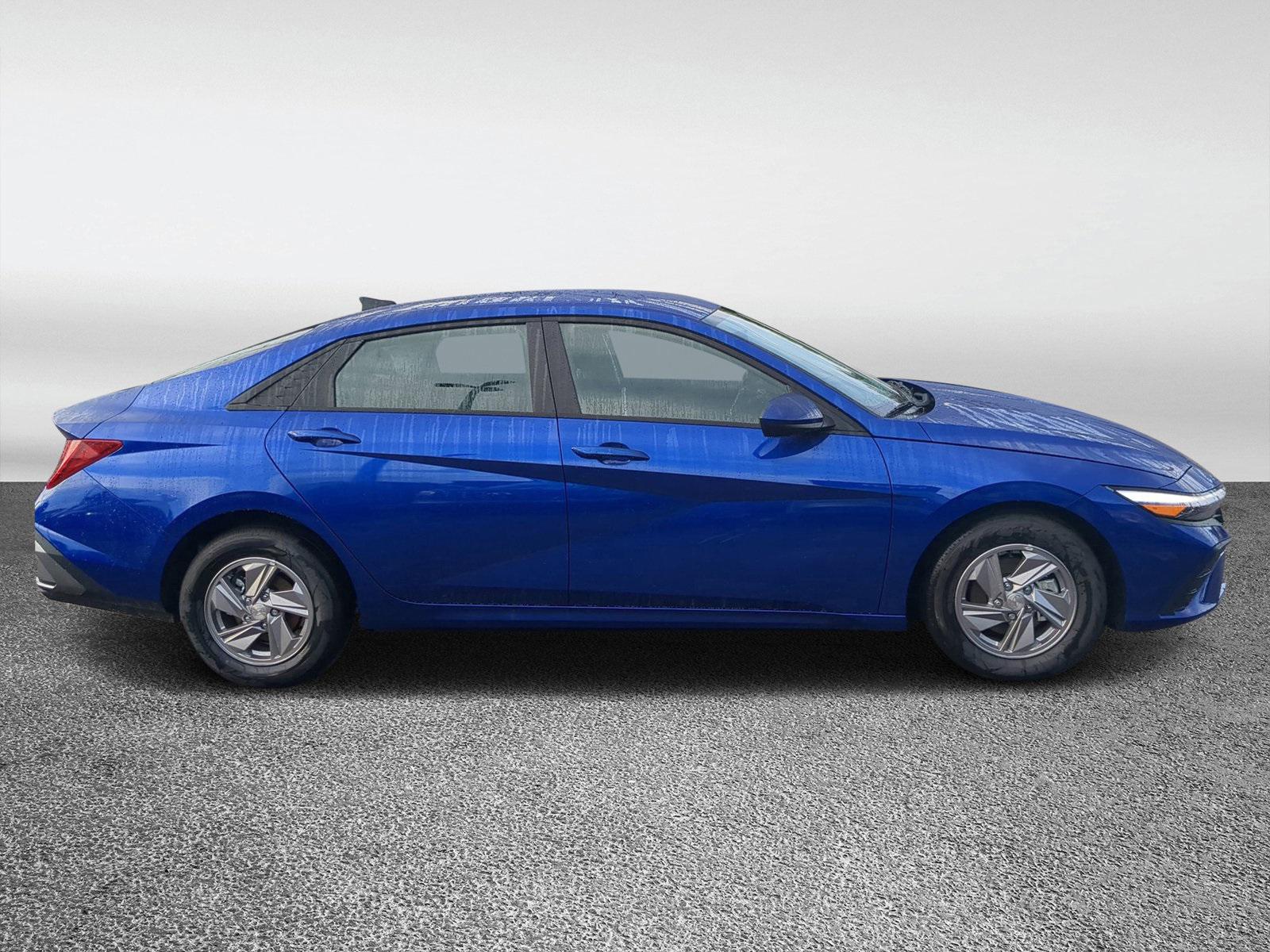 2025 Hyundai Elantra SE photo 2