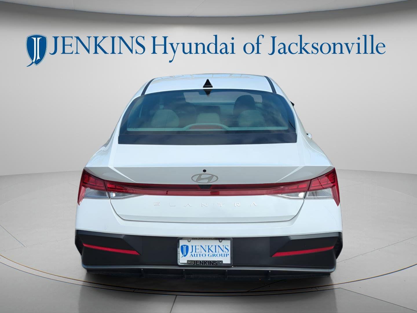 2025 Hyundai Elantra SEL - Photo 6