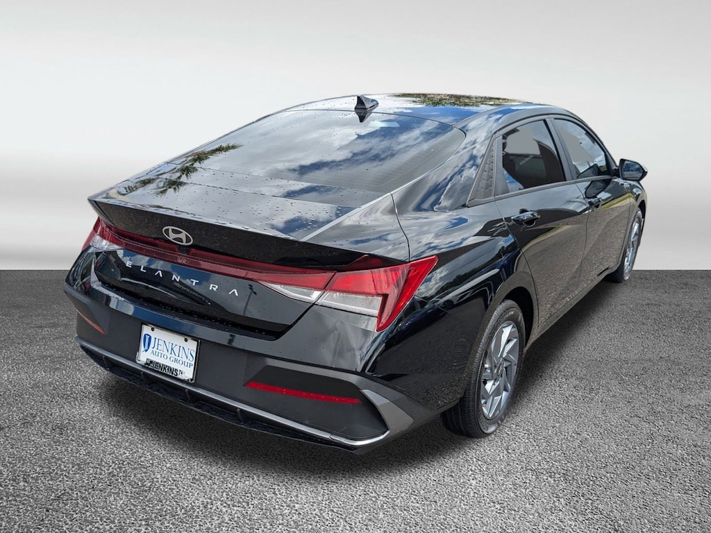 Used 2024 Hyundai Elantra SEL Sedan