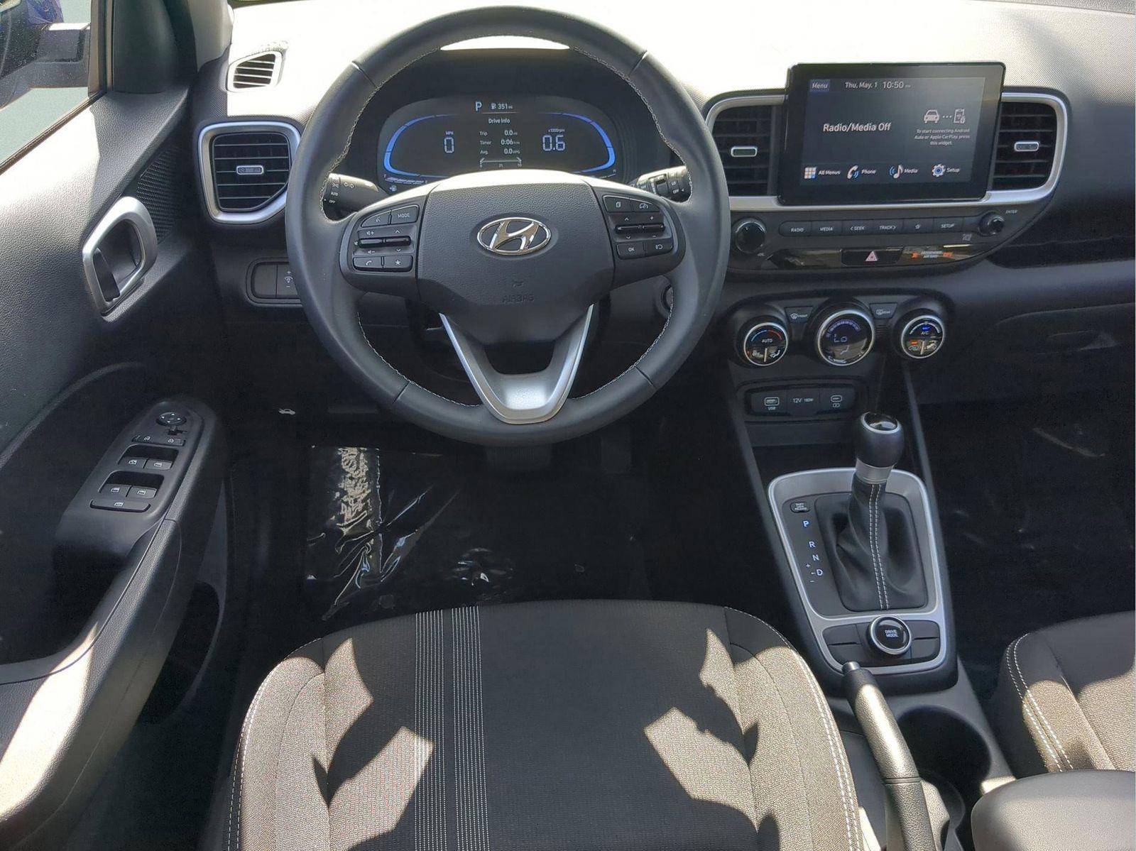 2025 Hyundai Venue SEL - Photo 21