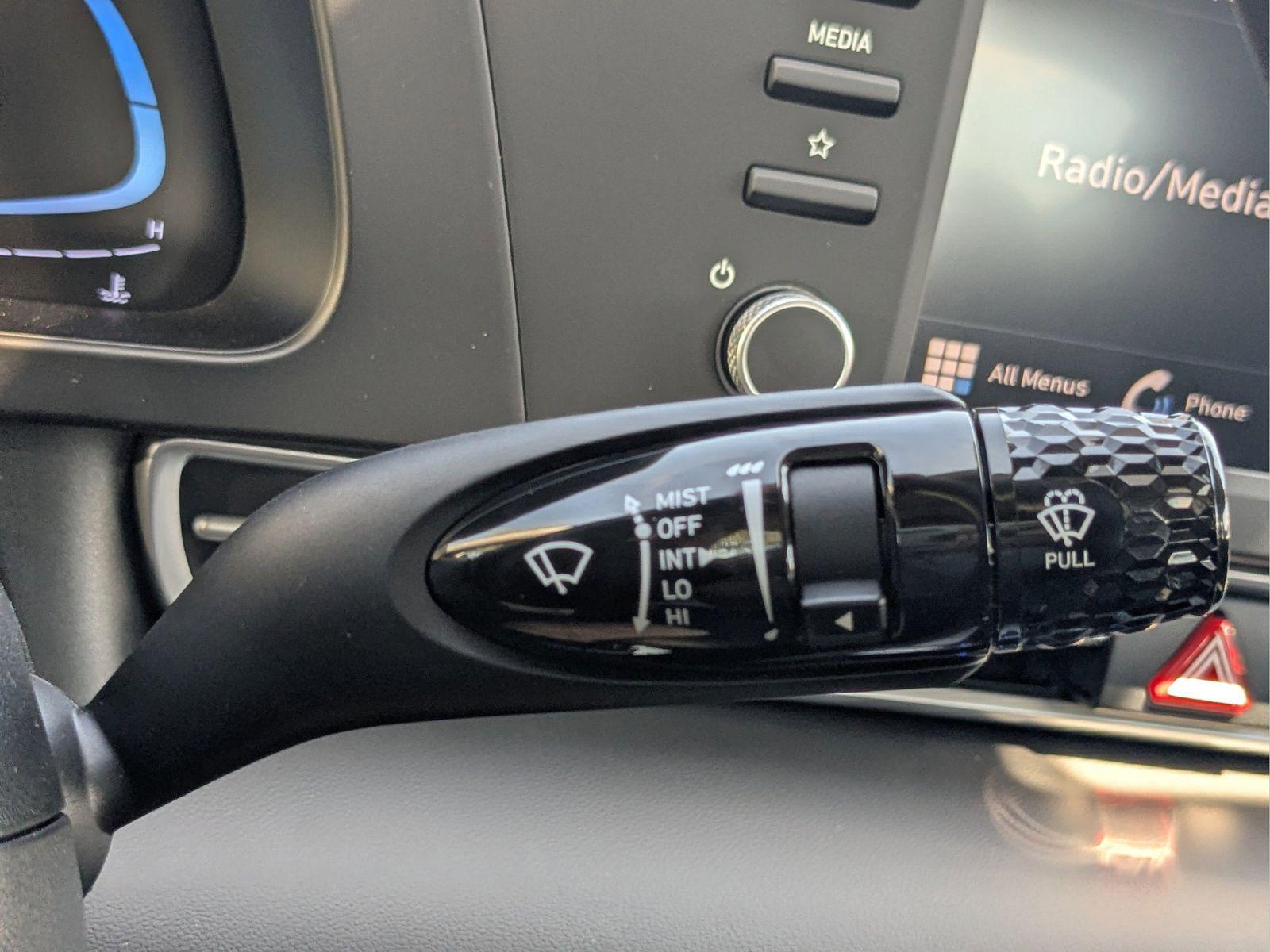 2025 Hyundai Elantra SE - Photo 30