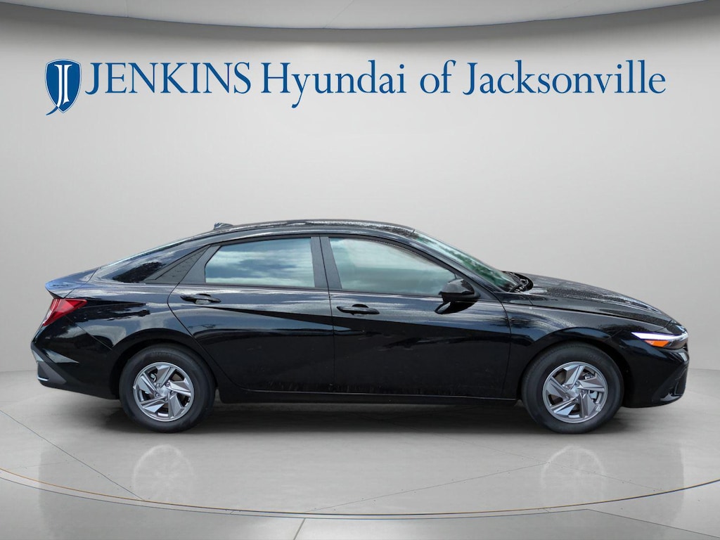 New 2025 Hyundai Elantra SE Sedan